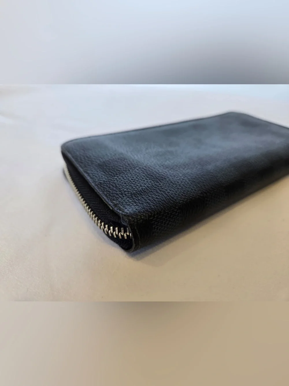 Authentic Louis Vuitton Damier Graphite Canvas Zippy Organizer Wallet